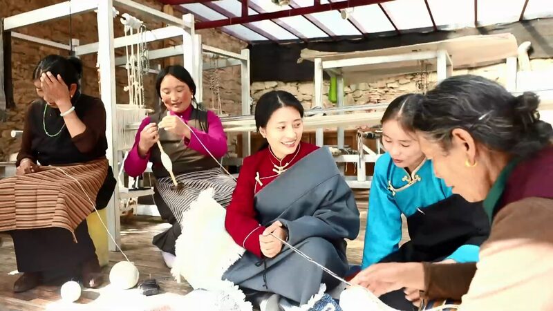 Desde_la_Meseta_Qinghai_Ti_bet_al_Mundo__Hermanas_Empoderando_a_las_Mujeres_con_Jabo_n_de_Mantequilla_de_Yak video poster