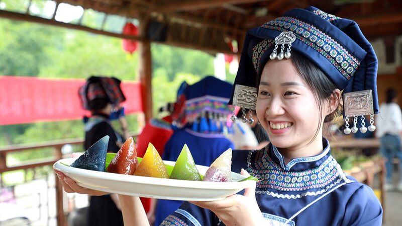 Desenvolviendo_los_Sabores__Los_Rellenos_Diversos_del_Zongzi_de_China__