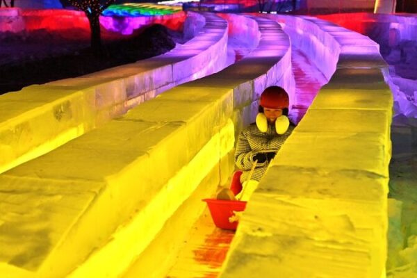 DeslĂzate a la Aventura: ¡Tobogán de Hielo de 512 Metros Abre en Changchun Ice and Snow New World! Desli_zate_a_la_Aventura___Toboga_n_de_Hielo_de_512_Metros_Abre_en_Changchun_Ice_and_Snow_New_World_