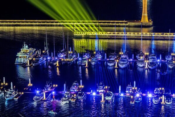 Deslumbrante espectáculo de barcos ilumina el cielo nocturno de Hainan en la Expo Internacional Deslumbrante_especta_culo_de_barcos_ilumina_el_cielo_nocturno_de_Hainan_en_la_Expo_Internacional