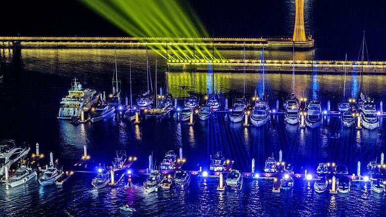 Deslumbrante_especta_culo_de_barcos_ilumina_el_cielo_nocturno_de_Hainan_en_la_Expo_Internacional