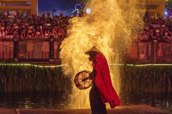 Deslumbrante espectáculo de ollas de fuego ilumina el cielo nocturno de Chongqing ✨🔥 Deslumbrante_especta_culo_de_ollas_de_fuego_ilumina_el_cielo_nocturno_de_Chongqing___