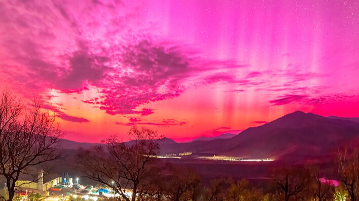Despliegue_Sorpresa_de_Aurora_Ilumina_los_Cielos_del_Norte_de_China__