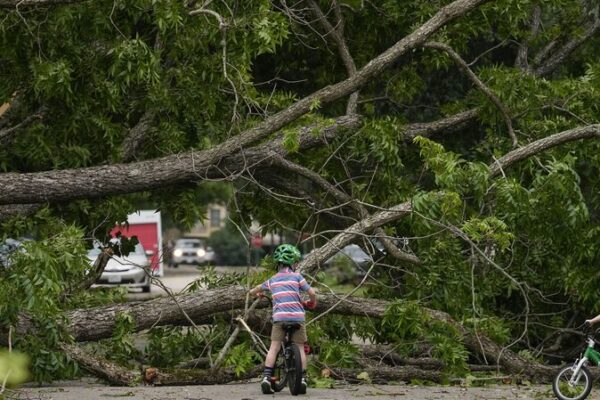 Despue_s_de_tormentas_mortales__Houston_enfrenta_calor_abrasador_y_advertencia_de_smog