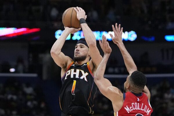__Devin_Booker_devora_a_los_Pelicans_con_52_puntos_en_la_victoria_de_los_Suns