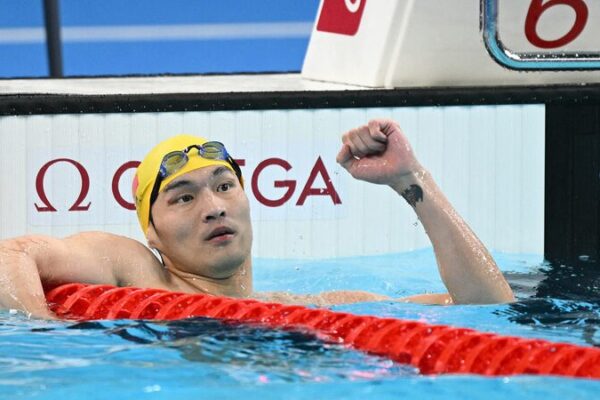 Di_a_2_de_los_Juegos_Oli_mpicos_de_Pari_s__Los_nadadores_chinos_Xu_Jiayu_y_Tang_Qianting_dominan_las_semifinales