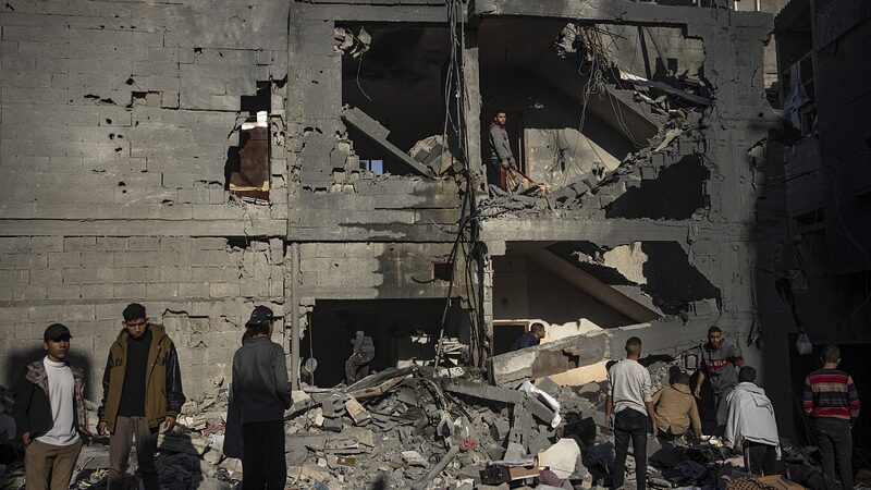 Di_a_65__Ma_s_de_17_400_palestinos_muertos_en_Gaza_desde_el_7_de_octubre video poster