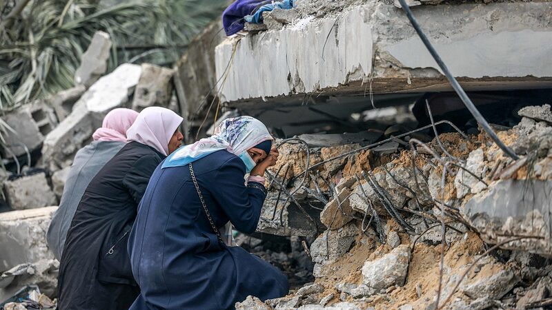 Di_a_77__La_crisis_en_Gaza_se_profundiza_Sin_hospitales_en_el_norte__intensificacio_n_de_los_combates video poster
