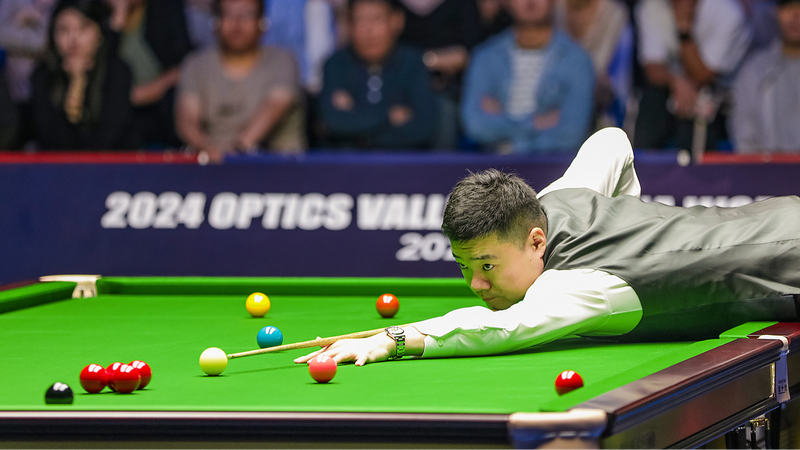 Ding_Junhui_domina_el_Wuhan_Open_con_una_victoria_impecable___