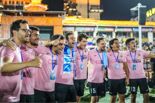 Diplomáticos y aldeanos se unen por el fútbol en la Superliga de Aldeas de Guizhou Diploma_ticos_y_aldeanos_se_unen_por_el_fu_tbol_en_la_Superliga_de_Aldeas_de_Guizhou video poster