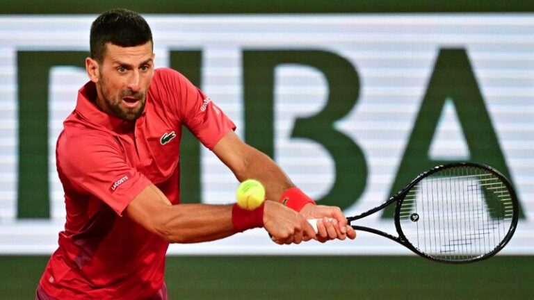 Djokovic_y_Sabalenka_avanzan_en_Roland_Garros_a_pesar_de_la_lluvia