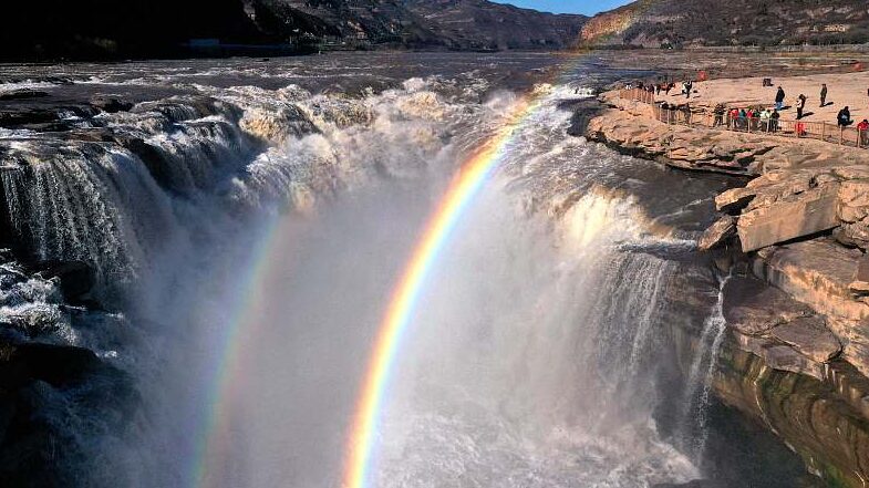 Doble_Felicidad__Gemelos_Arcoi_ris_Iluminan_la_Cascada_Hukou