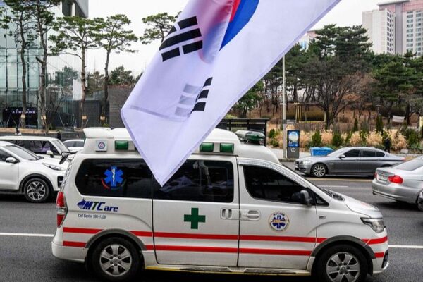 _____Doctores_surcoreanos_se_unen___Protestas_sacuden_la_Repu_blica_ video poster