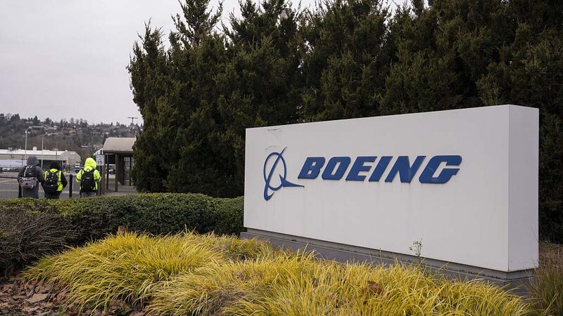 Drama_de_Puerta_del_Boeing_737_Max_9__Tornillos_Faltantes_Causan_Susto_en_el_Aire____ video poster