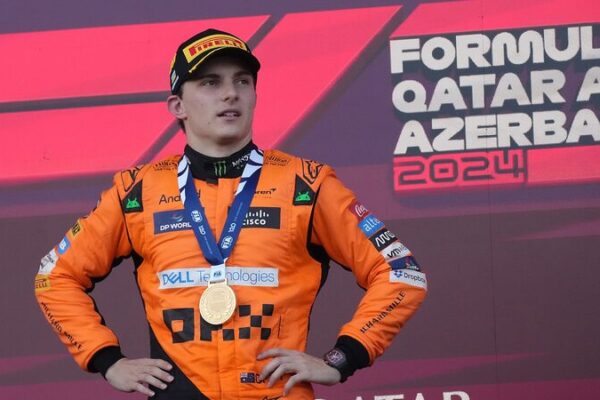 Drama_en_Baku___Piastri_se_lleva_la_victoria_mientras_un_choque_elimina_a_Pe_rez_y_Sainz__