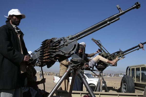 Drama_en_el_Mar__Buques_de_EE__UU__se_Defienden_de_Ataques_con_Misiles_Houthi___