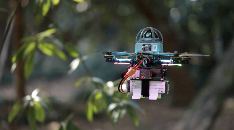 Drones_de_IA_chinos_vuelan_solos_por_los_bosques____Revolucionando_la_respuesta_a_desastres video poster