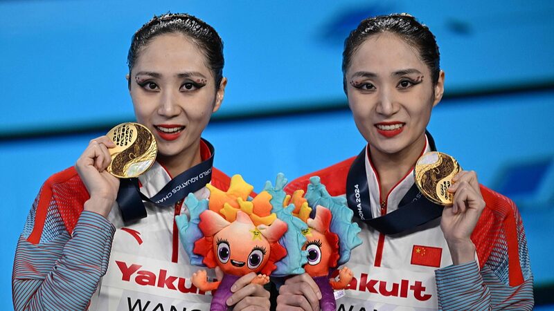 Du_o_Dina_mico__Hermanas_Gemelas_Chinas_Apuntan_al_Oro_Oli_mpico_en_Natacio_n_Arti_stica
