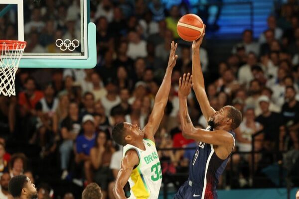 EE. UU., Francia, Serbia y Alemania avanzan a las semifinales de baloncesto masculino en París 2024 🎯 EE__UU___Francia__Serbia_y_Alemania_avanzan_a_las_semifinales_de_baloncesto_masculino_en_Pari_s_2024__