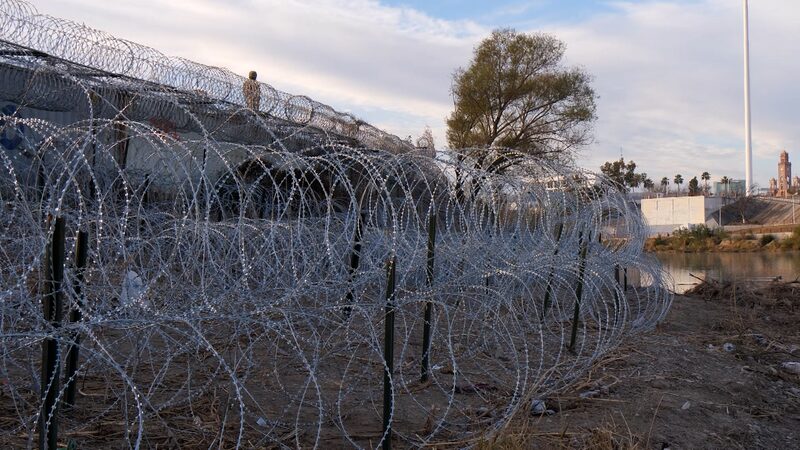 EE__UU__aumenta_el_despliegue_de_tropas_en_la_frontera_con_Me_xico_en_medio_de_una_ofensiva_contra_la_inmigracio_n video poster