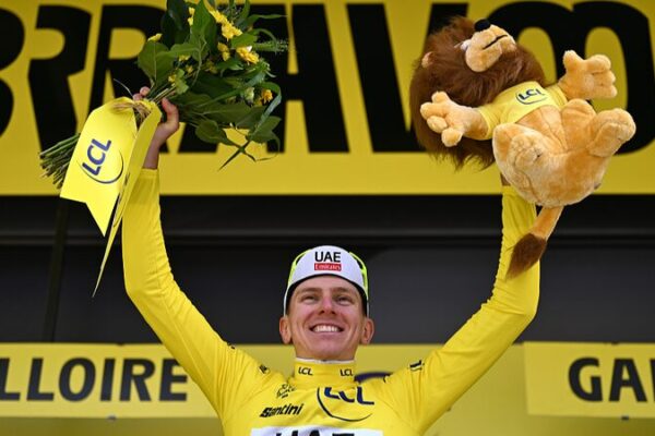 _E_pica_Victoria__Pogacar_Derrota_a_Vingegaard_y_Toma_el_Liderato_del_Tour