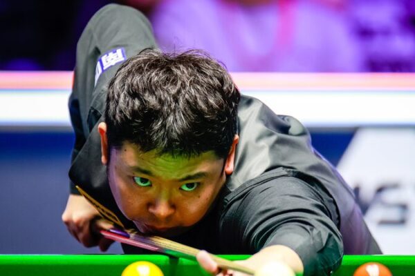 _E_pico_regreso__Zhang_Anda_derrota_a_Stuart_Bingham_en_el_Campeonato_del_Reino_Unido