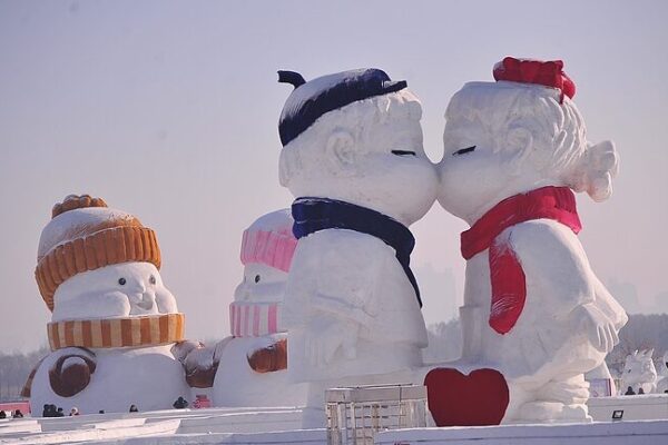 El_Amor_Florece_en_Hielo__El_Maravilloso_Mundo_Invernal_de_Harbin