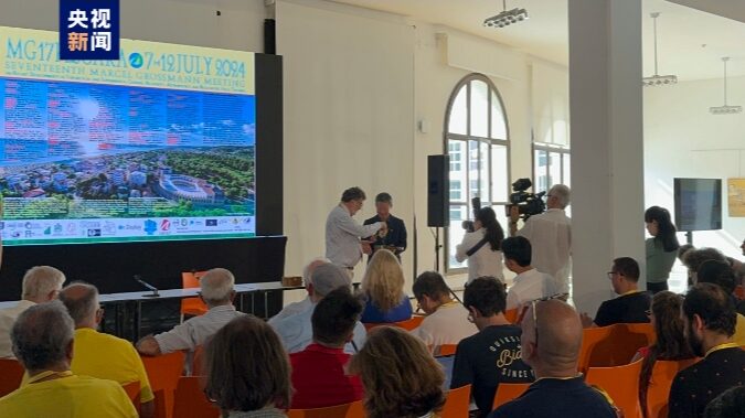 _El_Astro_nomo_Chino_Li_Di_Gana_el_Premio_Marcel_Grossmann____