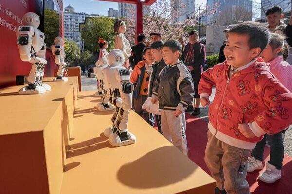 El Audaz Plan de China: Construyendo un Sistema de Educación Sólido para 2035 🎓🚀 El_Audaz_Plan_de_China__Construyendo_un_Sistema_de_Educacio_n_So_lido_para_2035___