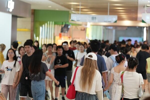 El_Auge_de_los_Servicios_en_China__Co_mo_el_Consumo_esta__Impulsando_la_Economi_a__