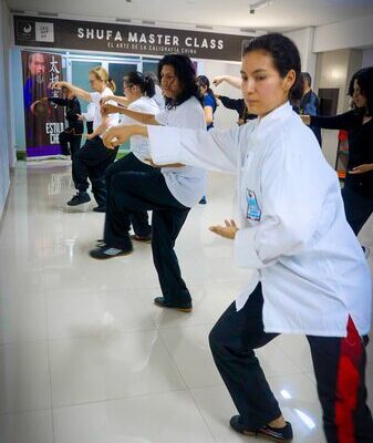 El Auge del Tai Chi en Perú: Jóvenes Adoptan Práctica Antigua para el Equilibrio Interior El_Auge_del_Tai_Chi_en_Peru___Jo_venes_Adoptan_Pra_ctica_Antigua_para_el_Equilibrio_Interior video poster