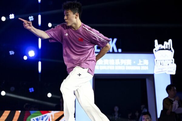 El_B_Boy_chino_Qi_Xiangyu_apunta_al_oro_en_los_Juegos_Oli_mpicos_de_Pari_s_2024__