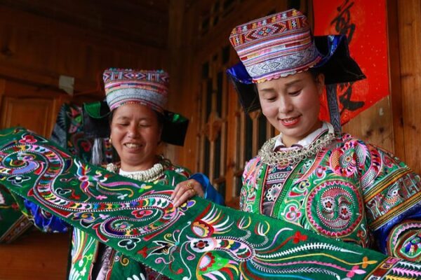 El_Bordado_Miao_Teje_Nueva_Vida_en_la_Economi_a_Rural_de_Guizhou___