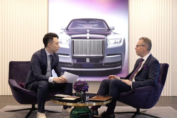 El_CEO_de_Rolls_Royce__La_juventud_de_China_impulsa_la_demanda_de_autos_de_lujo_personalizados video poster