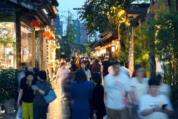 El Callejón Kuanzhai de Chengdu brilla en un video hipnótico de time-lapse 🌟 El_Callejo_n_Kuanzhai_de_Chengdu_brilla_en_un_video_hipno_tico_de_time_lapse__ video poster