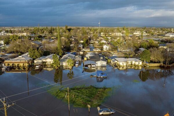 El Clima Extremo de 2023: Lluvias Récord y Sequías Severas 🌍 El_Clima_Extremo_de_2023__Lluvias_Re_cord_y_Sequi_as_Severas__