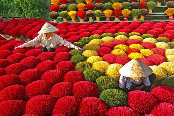 El_Colorido_Pueblo_de_Incienso_de_Vietnam__La_Vibrante_Tradicio_n_de_Quang_Phu_Cau__