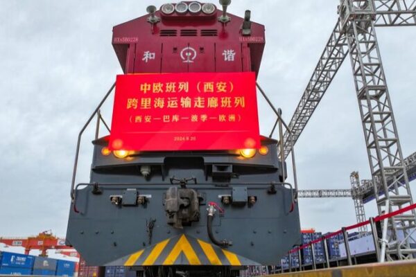 El Corredor Medio de China: Impulsando el Comercio entre Oriente y Occidente 🚂🌍 El_Corredor_Medio_de_China__Impulsando_el_Comercio_entre_Oriente_y_Occidente___