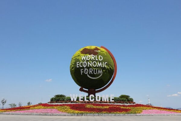 El Davos de Verano 2024 Brilla en Verde: La Sostenibilidad Toma el Centro del Escenario El_Davos_de_Verano_2024_Brilla_en_Verde__La_Sostenibilidad_Toma_el_Centro_del_Escenario video poster