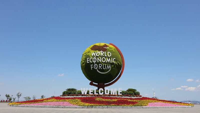 El_Davos_de_Verano_2024_Brilla_en_Verde__La_Sostenibilidad_Toma_el_Centro_del_Escenario video poster
