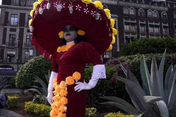 El Día de los Muertos de México atrae a millones de turistas 🎉💀 El_Di_a_de_los_Muertos_de_Me_xico_atrae_a_millones_de_turistas___ video poster