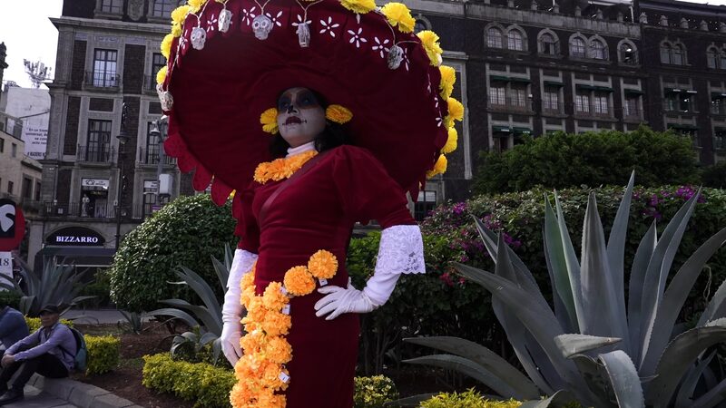 El_Di_a_de_los_Muertos_de_Me_xico_atrae_a_millones_de_turistas___ video poster