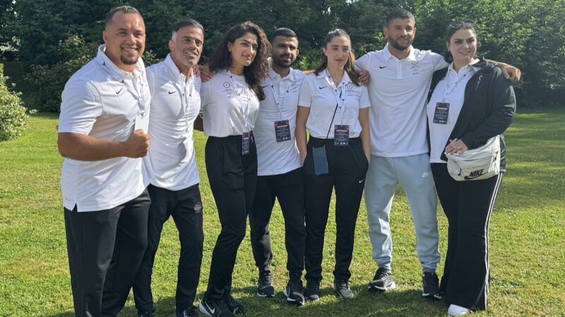 _El_Equipo_Oli_mpico_de_Refugiados_Llega_a_la_Villa_de_Atletas_en_Pari_s____