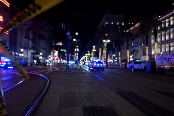 El_FBI_Confirma_que_el_Atacante_de_Nueva_Orleans_Actuo__Solo_en_la_Tragedia_de_An_o_Nuevo video poster