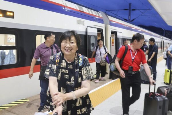 El Ferrocarril China-Laos: Impulsando el Crecimiento Económico y el Intercambio Cultural 🚄 El_Ferrocarril_China_Laos__Impulsando_el_Crecimiento_Econo_mico_y_el_Intercambio_Cultural__