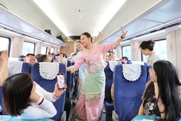 El_Ferrocarril_China_Laos_celebra_un_an_o_de_aventuras_transfronterizas___