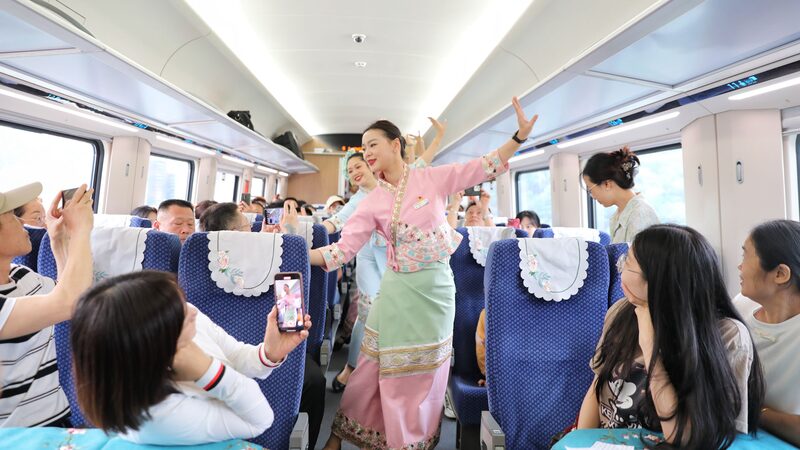El_Ferrocarril_China_Laos_celebra_un_an_o_de_aventuras_transfronterizas___