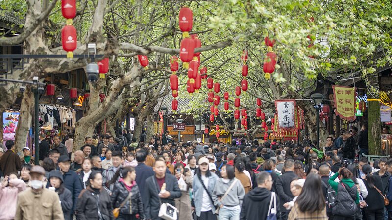 El_Festival_Qingming_de_China_Ve_un_Auge_de_Viajes_Mientras_la_Tradicio_n_se_Encuentra_con_la_Aventura__