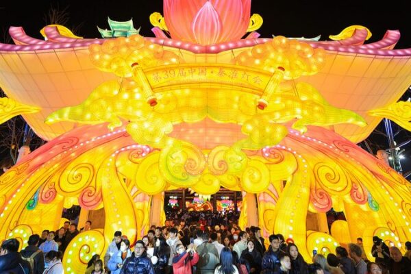 El Festival de Linternas Qinhuai ilumina Nanjing con magia y tradición El_Festival_de_Linternas_Qinhuai_ilumina_Nanjing_con_magia_y_tradicio_n
