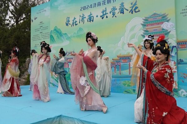 El_Festival_de_las_Flores_celebra_la_primavera_roma_ntica_en_Jinan__